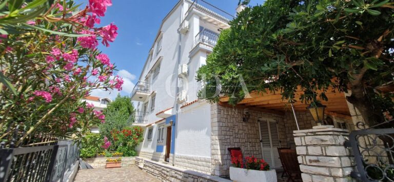 Selce apartmanska villa s pogledom na more | Adriatic Real