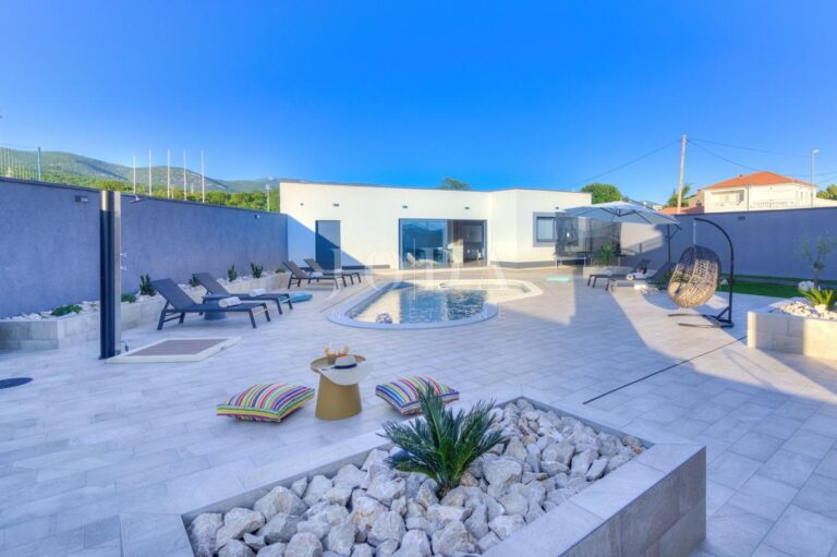 moderna vila sa bazenom | Adriatic Real