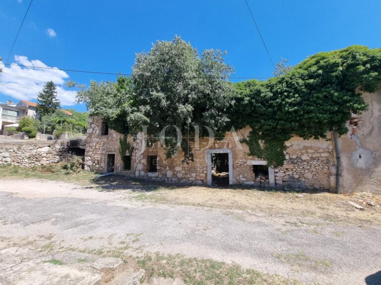 starina u centru mjesta! | Adriatic Real