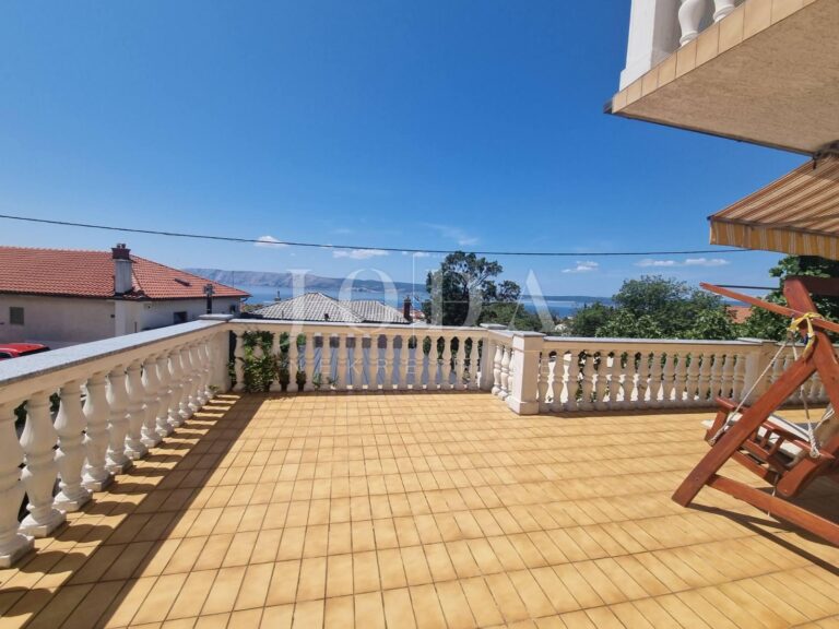kuća sa tri stana i prekrasnim pogledom na more | Adriatic Real