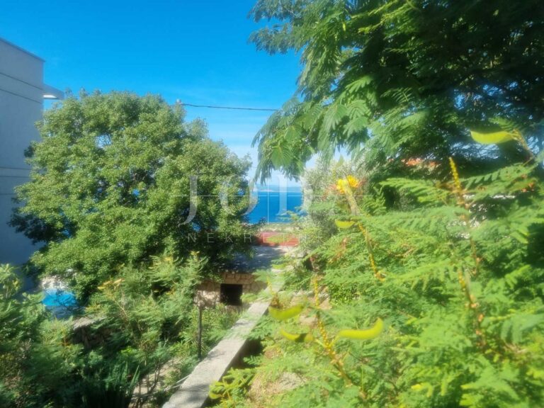 kuća sa tri stambene jedinice | Adriatic Real
