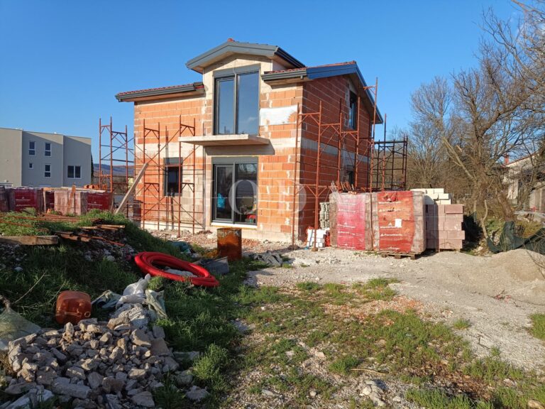 Kuća s bazenom i pomoćnim objektom | Adriatic Real