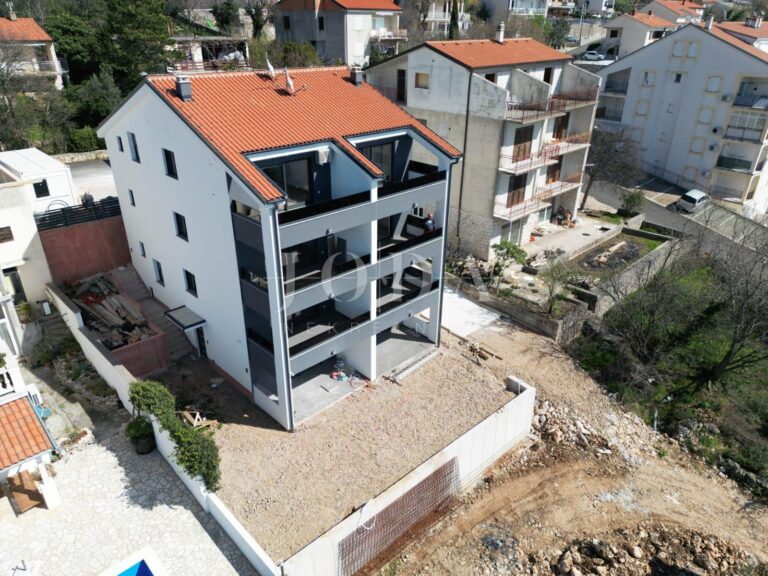 Dramalj dvoetažni apartman u novogradnji | Adriatic Real