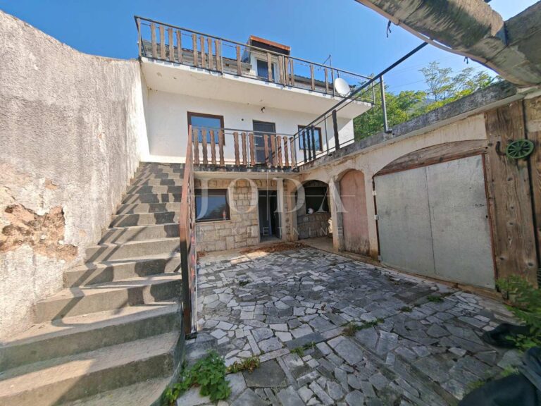 Kuća sa garažom za adaptaciju | Adriatic Real