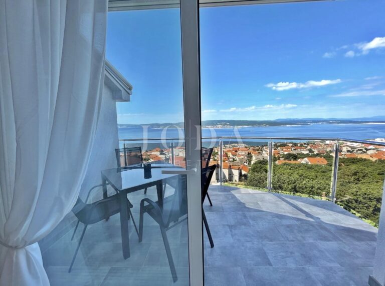 Moderan dvosobni stan sa panoramskim pogledom | Adriatic Real