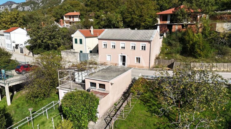 Šarmantna kuća s pogledom na more u mirnom zaleđu Crikvenice | Adriatic Real