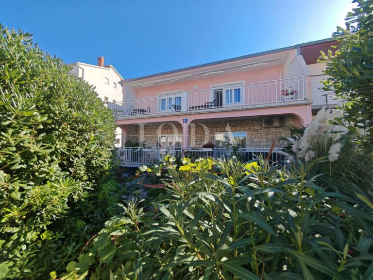 Kuća sa 3 stana 150m od mora | Adriatic Real