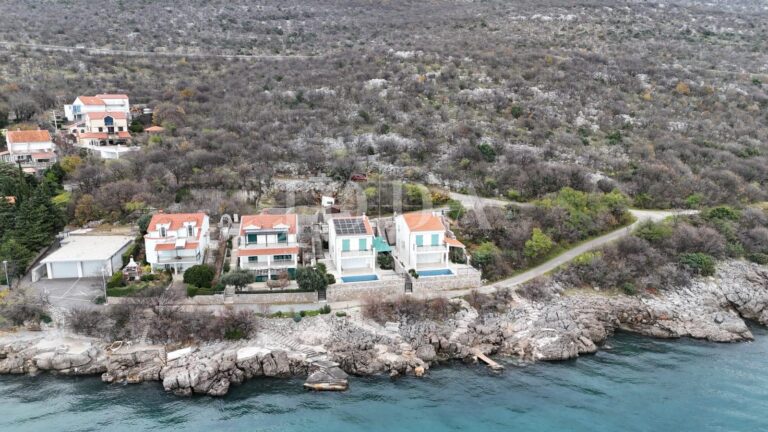 Novi Vinodolski teren na moru | Adriatic Real