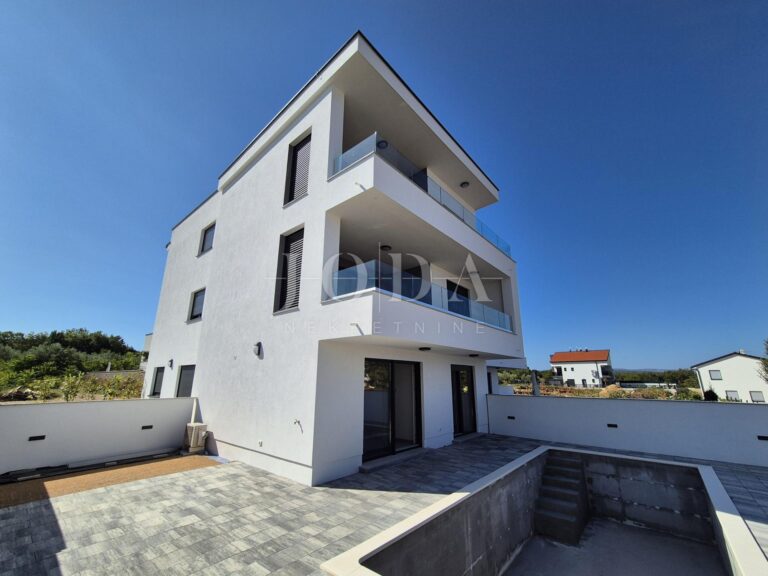 prostrani apartman s bazenom - novogradnja | Adriatic Real