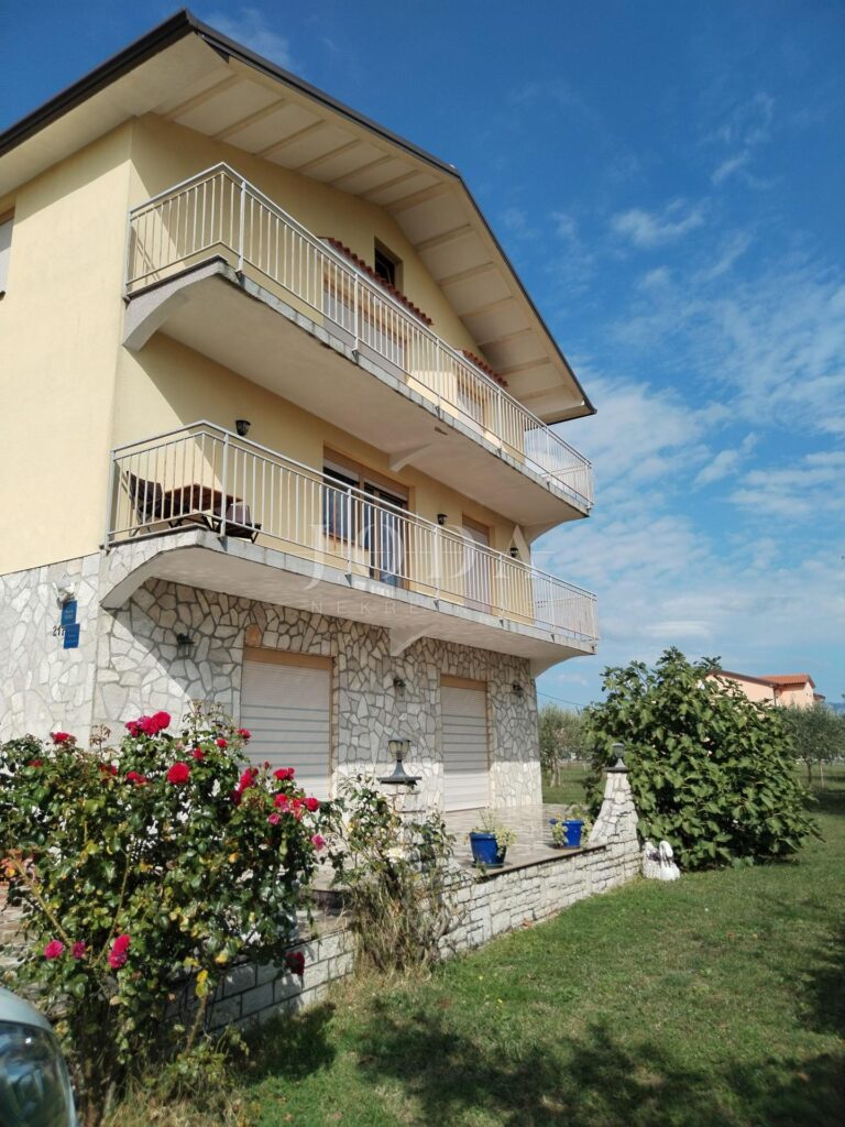 kuća s dva stana i poslovnim prostorom | Adriatic Real