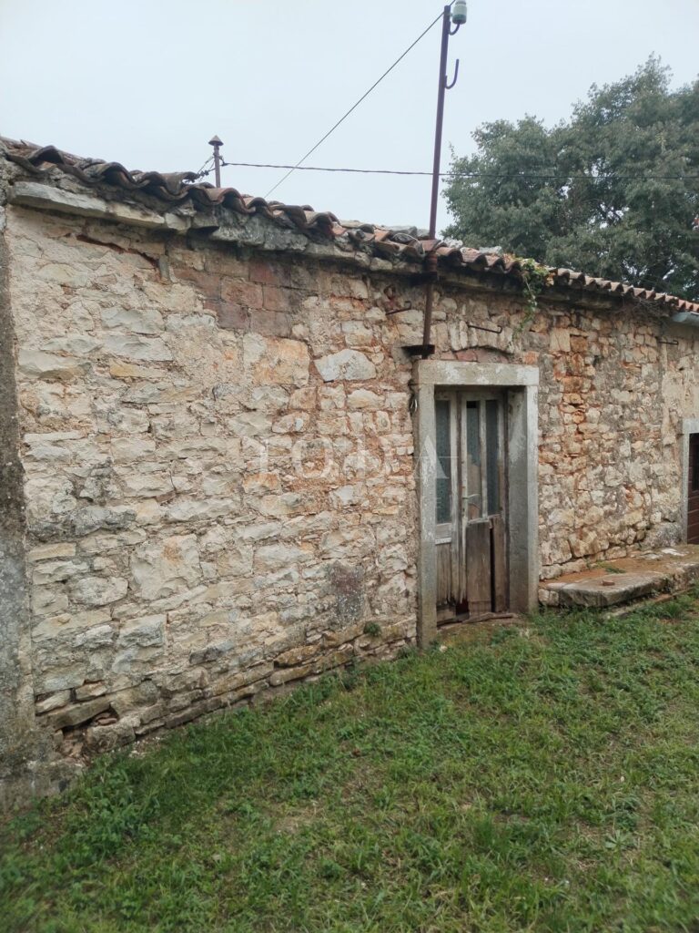 starina za adaptaciju sa konobom i garažom | Adriatic Real
