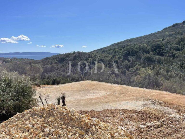 građevinski teren sa građevinskom dozvolom i predivnim pogledom na more | Adriatic Real