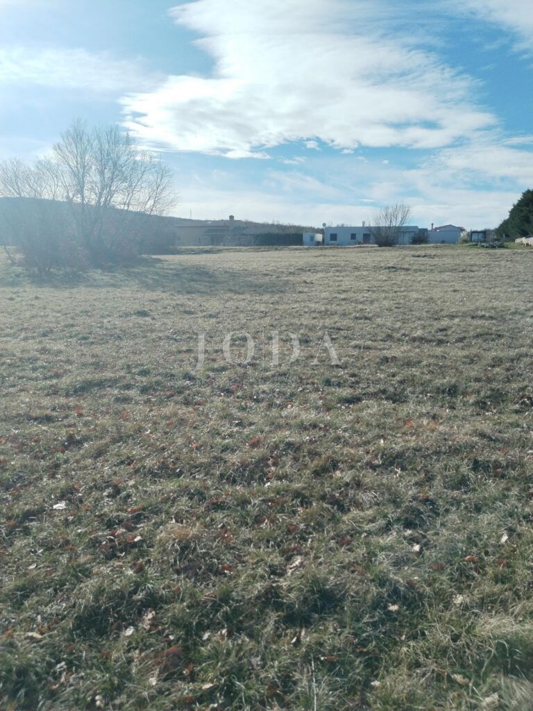 građevinsko zemljište u blizini grada | Adriatic Real
