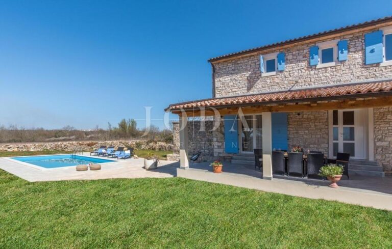 kamena Villa sa bazenom | Adriatic Real