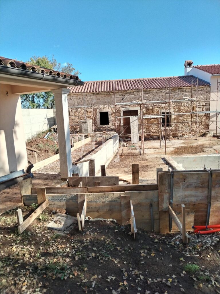 okolica stancija sa dvije kuće