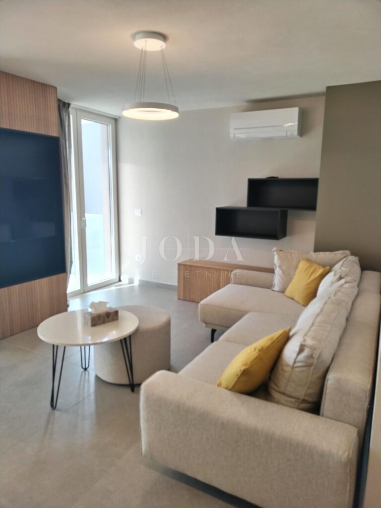 prekrasan stan na atraktivnoj lokaciji sa pogledom na more | Adriatic Real
