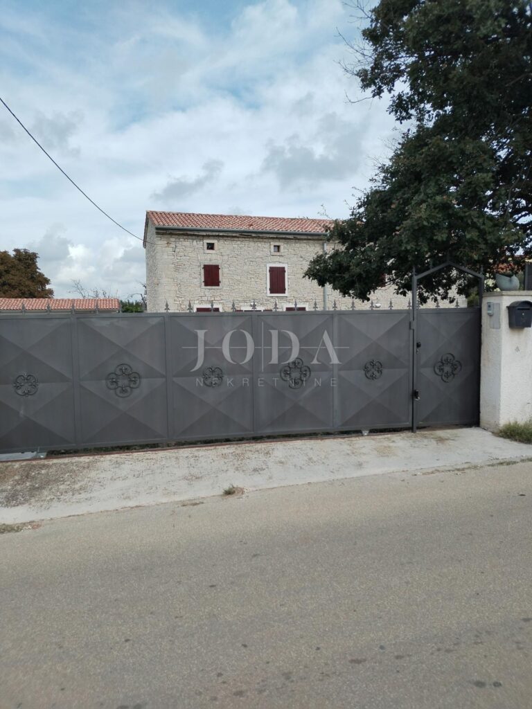 novouređena kamena kuća sa bazenom | Adriatic Real