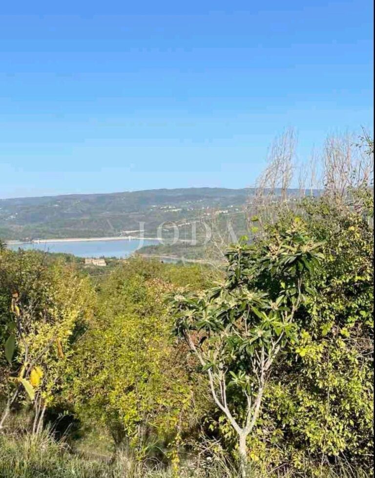 Zemljište sa pogledom na jezero Butoniga | Adriatic Real