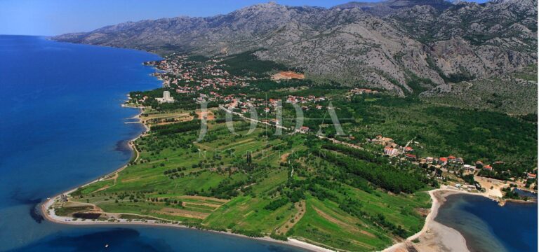 Građevinski teren u Starigradu blizu mora | Adriatic Real