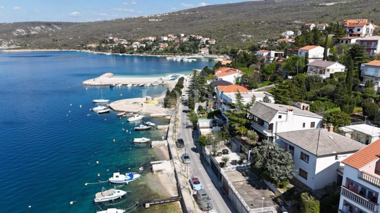 Jadranovo stan prvi red do mora | Adriatic Real