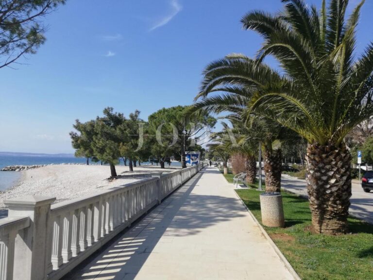 Crikvenica kuća 1.red do mora na šetnici | Adriatic Real