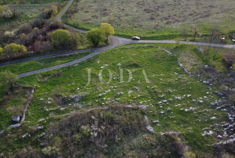 PRILIKA za investiciju 4 građevinska terena sa prekrasnim pogledom