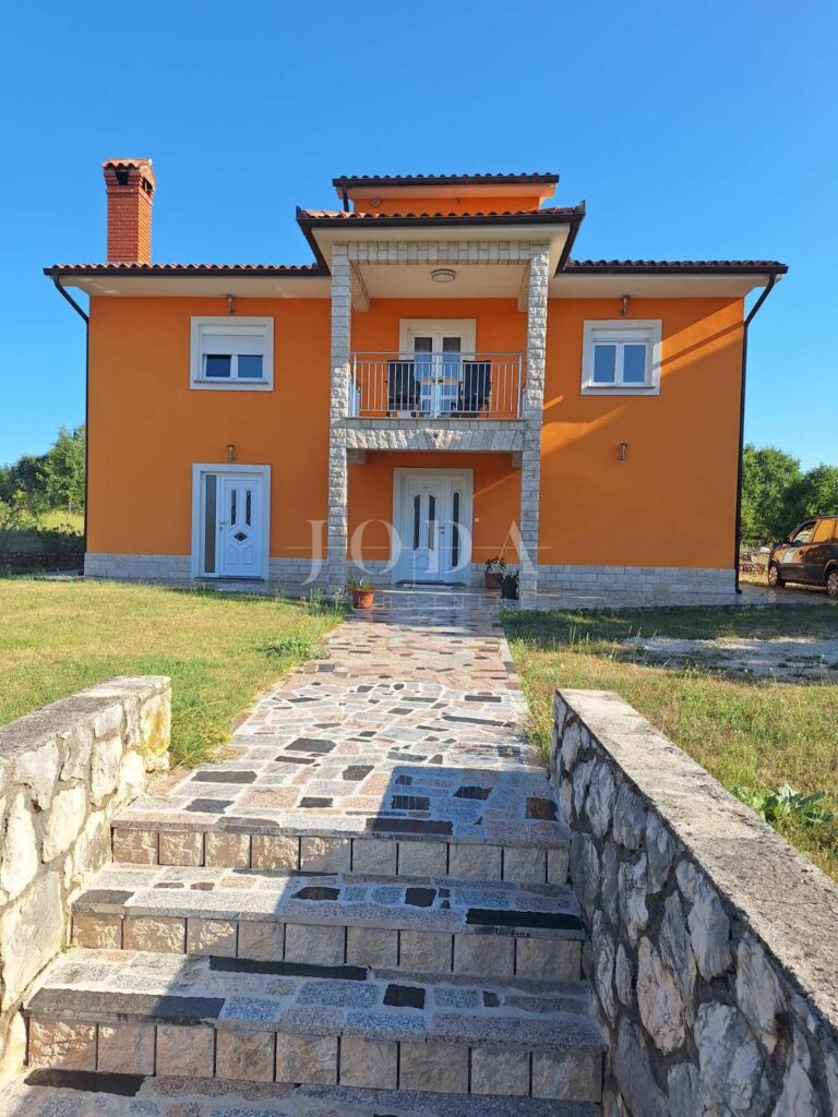 obiteljska kuća sa dvije stambene jedinice | Adriatic Real