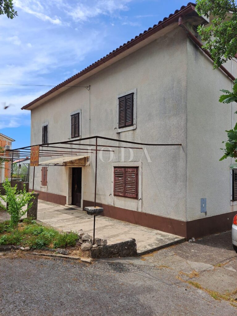 Stara kamena kuća za renovaciju