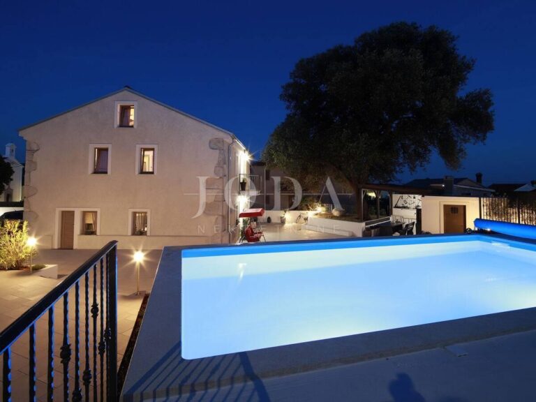 Prekrasna kamena vila s bazenom | Adriatic Real