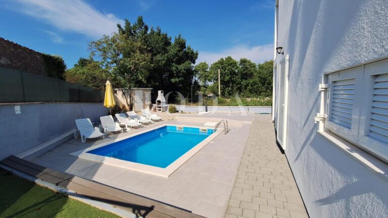 Apartman s bazenom na mirnoj lokaciji blizu Malinske | Adriatic Real