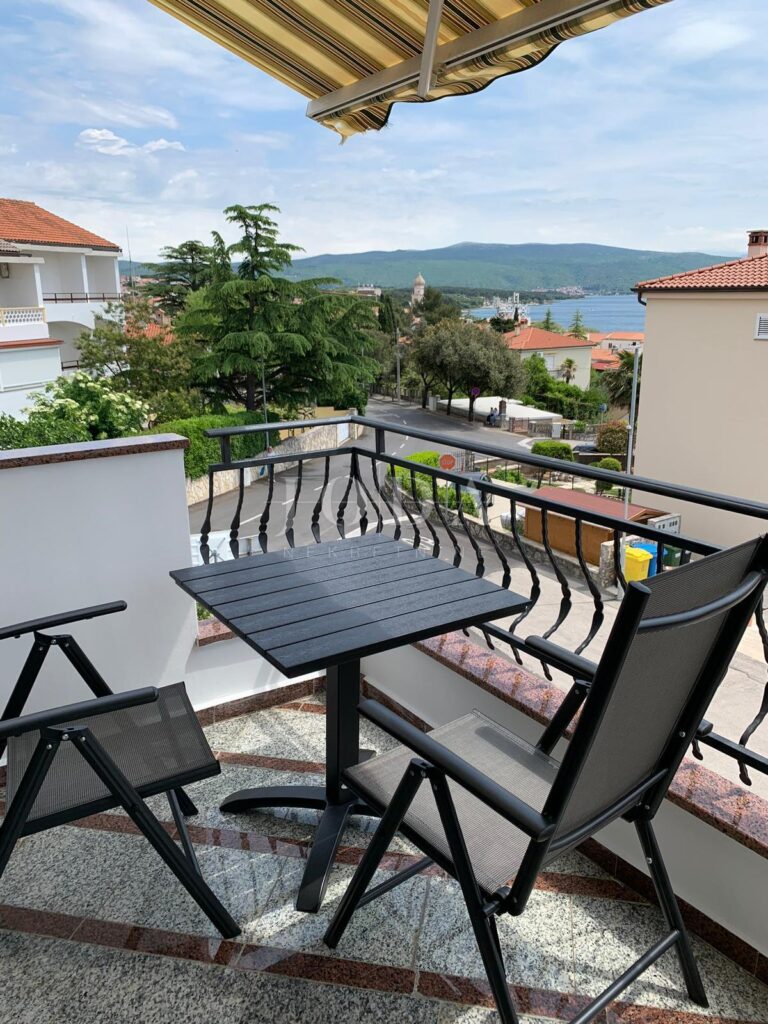 Stan u centru grada Krka s pogledom na more! | Adriatic Real