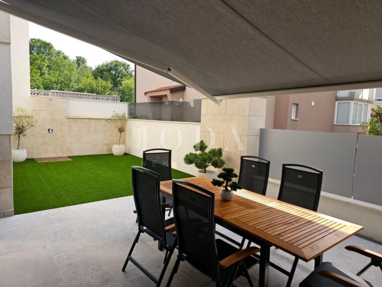 Apartman s okućnicom blizu plaže