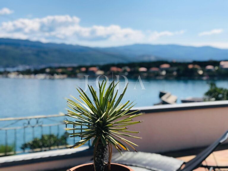 Kamena kuća u prvom redu do mora! | Adriatic Real