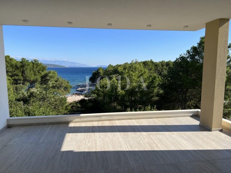 Penthouse prvi red do plaže