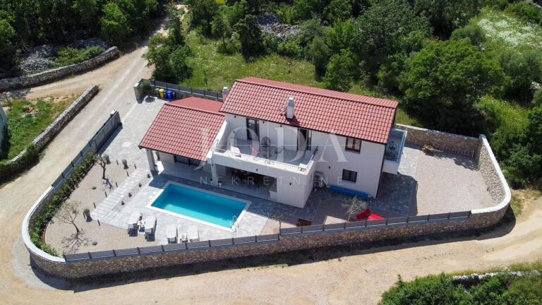 Samostojeća kuća s bazenom na mirnoj lokaciji | Adriatic Real
