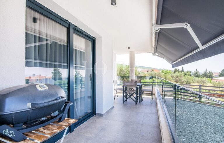 Punat - apartman u prizemlju s bazenom i okućnicom | Adriatic Real