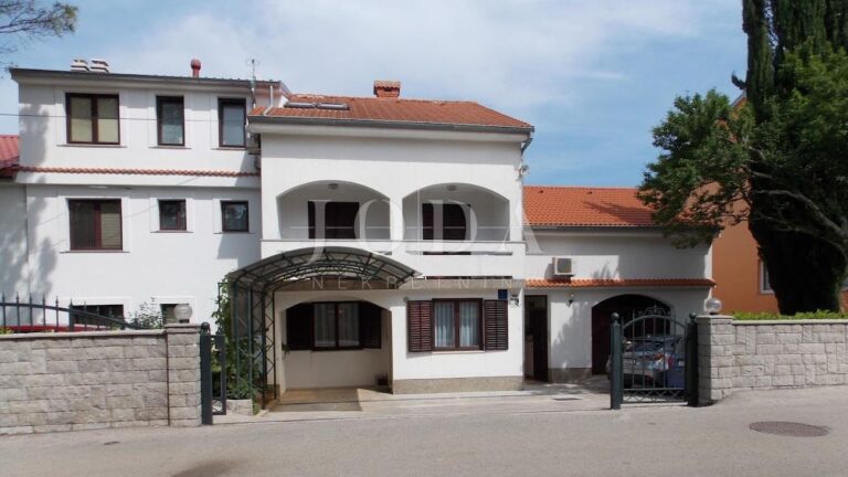 Dvojna kuća sa 7 apartmana - Malinska | Adriatic Real