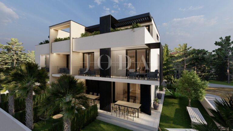 Moderan apartman s vrtom i terasom