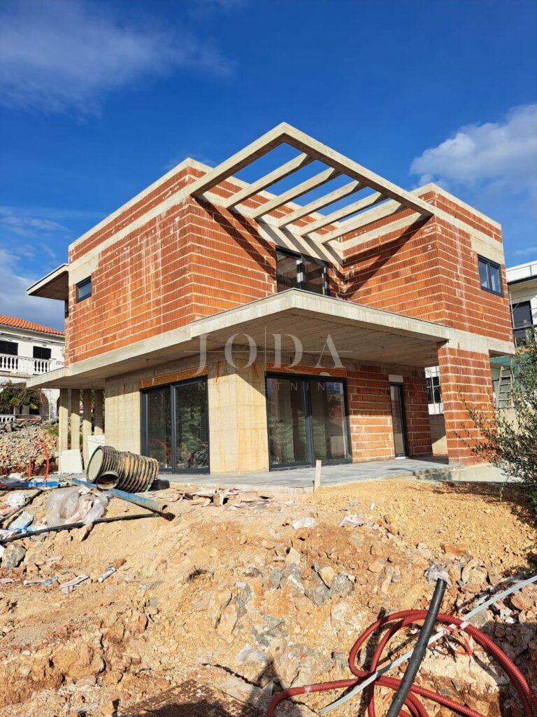 Moderna villa s bazenom i pogledom na more