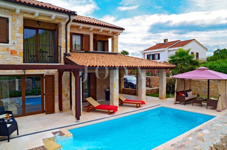Kamena villa s dva stana blizu mora