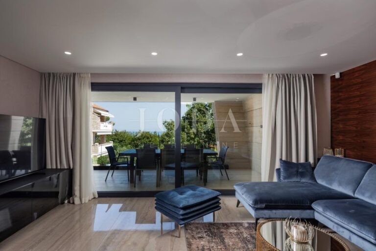 Luksuzni penthouse s bazenom i pogledom na more | Adriatic Real