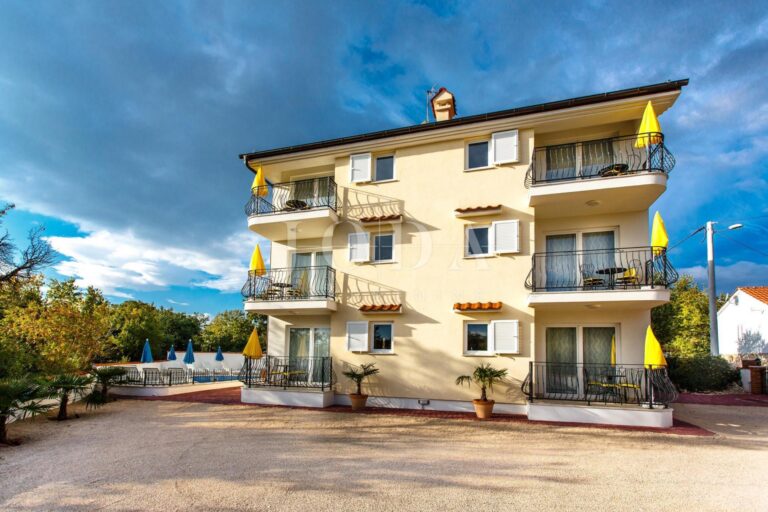 Apartmanska vila sa 6 apartmana s pogledom na more | Adriatic Real