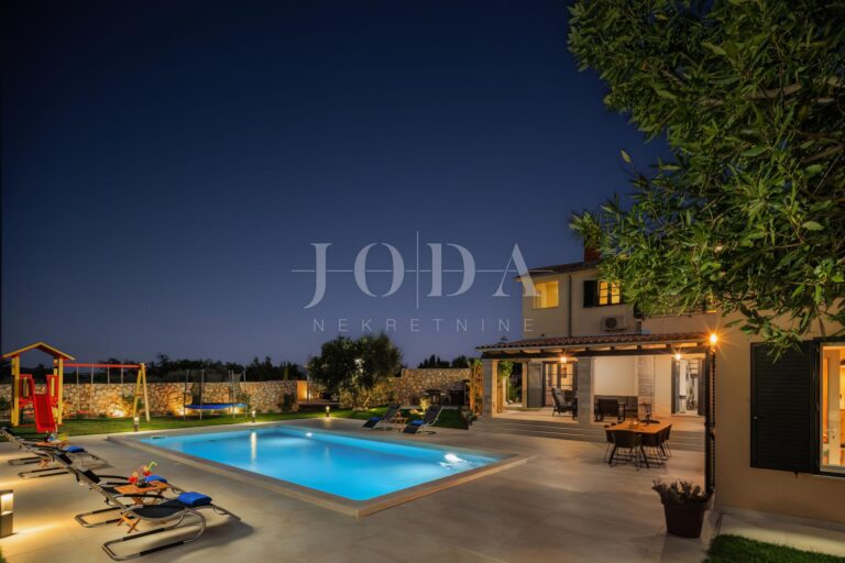 impozantna Villa na idiličnoj lokaciji | Adriatic Real