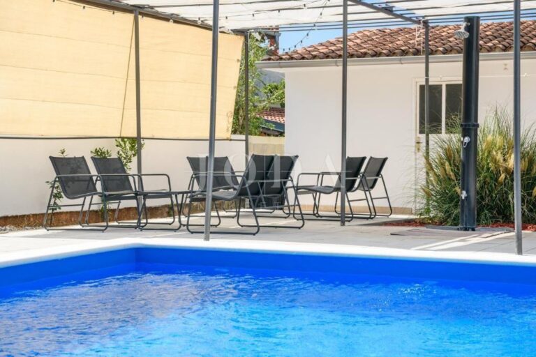 kamena kuća sa bazenom i građevinskom parcelom | Adriatic Real