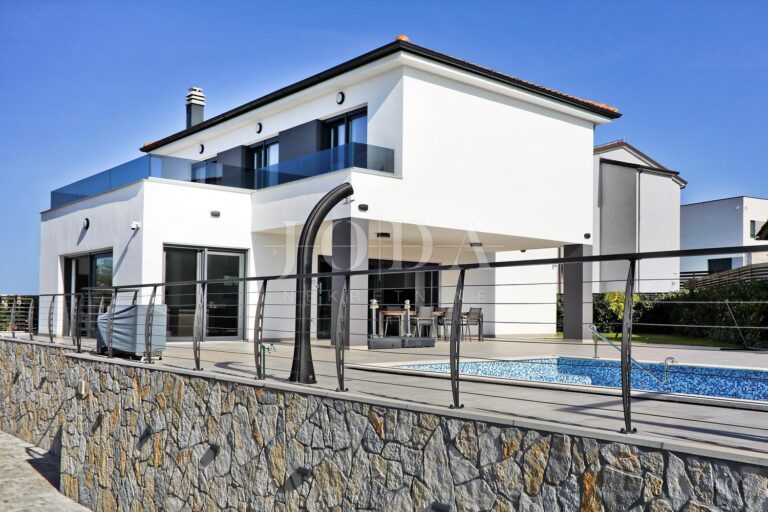 IZUZETNA PRILIKA!! Moderna villa s pogledom na more | Adriatic Real