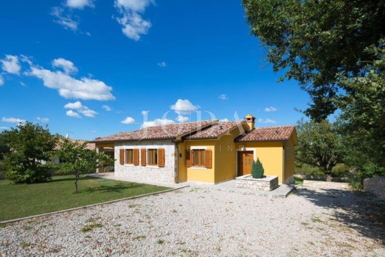 kuća sa bazenom na mirnoj lokaciji | Adriatic Real