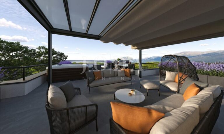 Luksuzan penthouse sa 100m2 krovne terase | Adriatic Real
