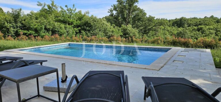 Villa sa bazenom u prirodi | Adriatic Real