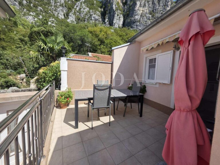 kuća sa tri stambne jedinice i garažom | Adriatic Real