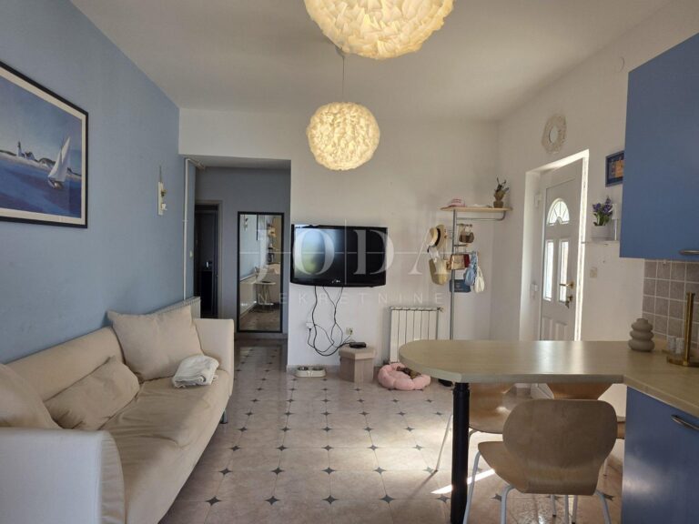 tri stambene jedinice sa okućnicom | Adriatic Real